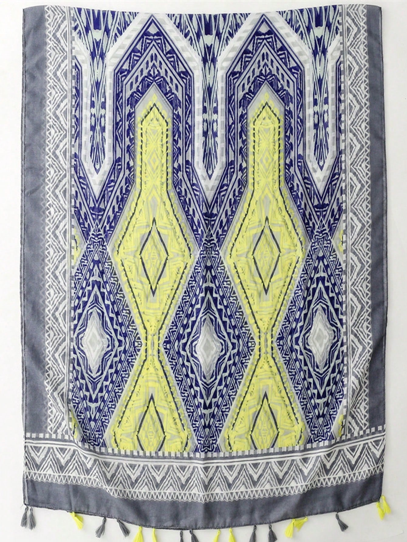 Simple printed women's scarf, new design for autumn and winter, suitable for warmth, suitable for spring and summer as it protects from the sun and can be used as a beach towel or a casual shawl, a long piece of cloth that matches all looks