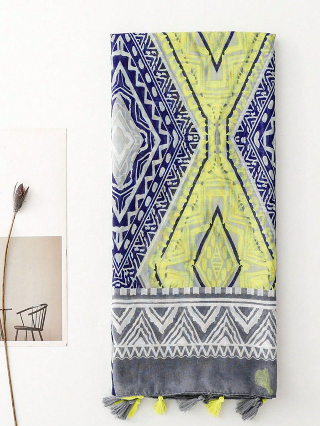 Simple printed women's scarf, new design for autumn and winter, suitable for warmth, suitable for spring and summer as it protects from the sun and can be used as a beach towel or a casual shawl, a long piece of cloth that matches all looks