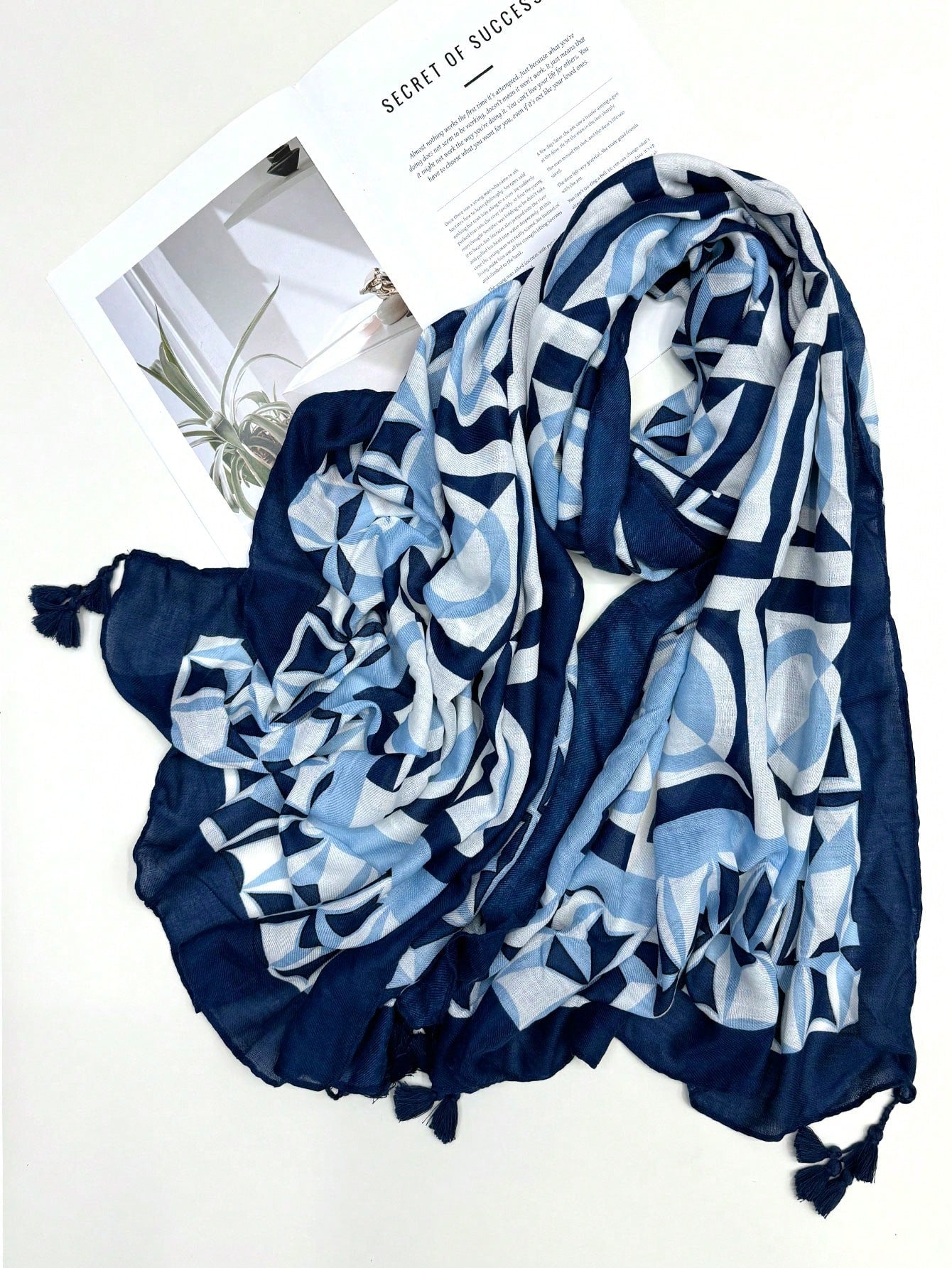 Fashionable retro tassel printed scarf, lightweight and breathable woven, provides sun protection, suitable for daily outdoor use, new women's silk scarf suitable for the beach