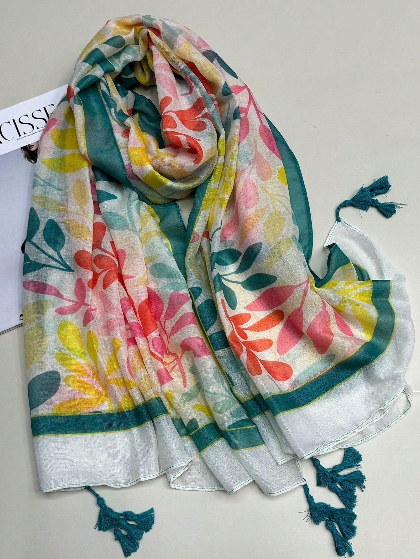 Fashionable printed hanging hardware scarf, light and refreshing sunscreen scarf for women, suitable for casual outdoor travel, ladies silk scarf/new beach towel
