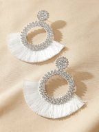 سقوط الأقراط بين أيدي الأشخاص المصابين بالجراحة الاصطناعية