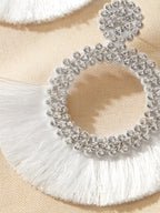 سقوط الأقراط بين أيدي الأشخاص المصابين بالجراحة الاصطناعية