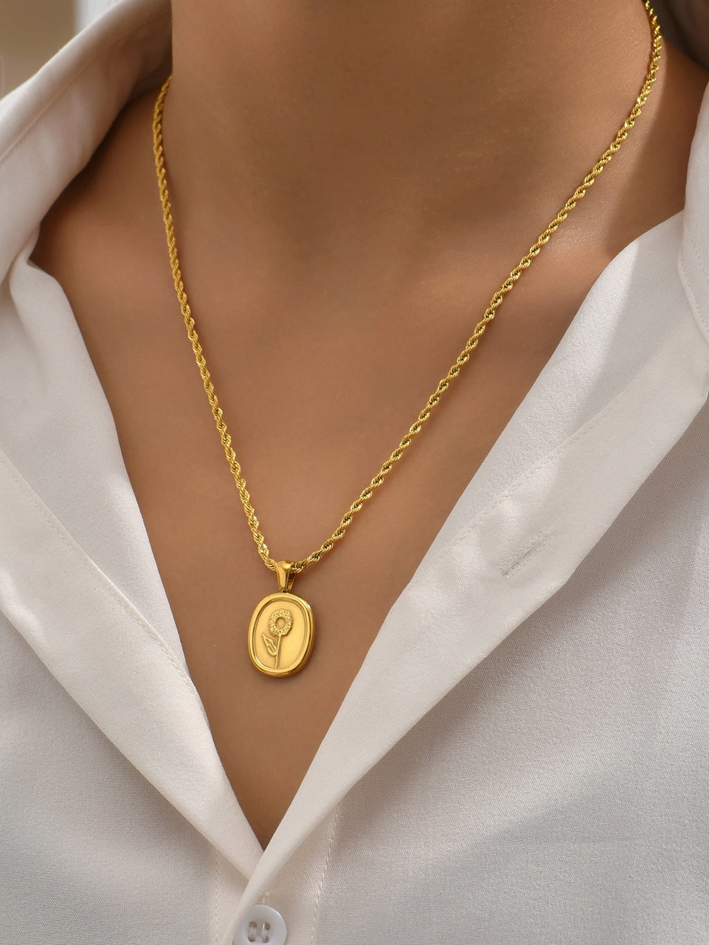 18K Gold Plated Stainless Steel Sunflower Necklace, Perfect for Daily Wear, Holiday Gifts, and Best Friend Gifts
