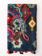 Elegant women's scarf with floral print and knotted rugs