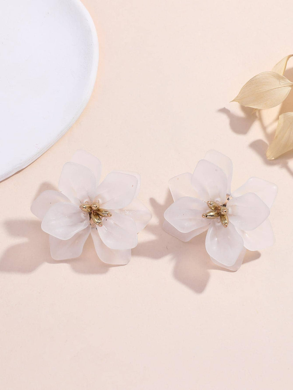 Fashion Flower Stud Earrings for Women to Gift One Pair White