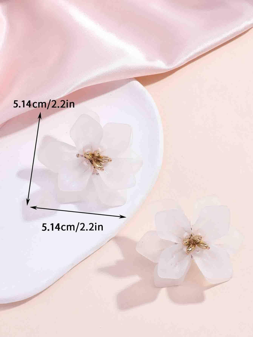 Fashion Flower Stud Earrings for Women to Gift One Pair White
