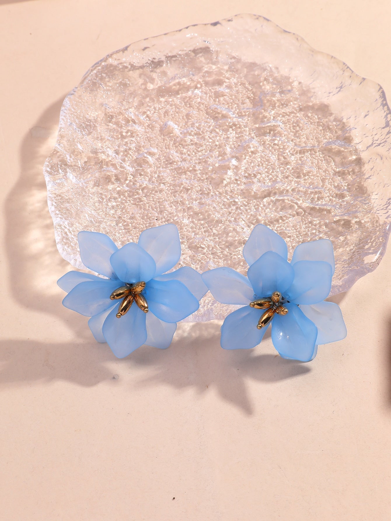 Fashion flower stud earrings for women to gift one pair, light blue