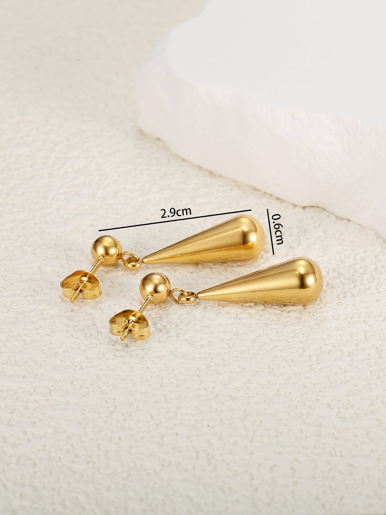Fashionable and elegant women's stainless steel water drop earrings, suitable for daily use and daily decoration, plated with 18 karat gold