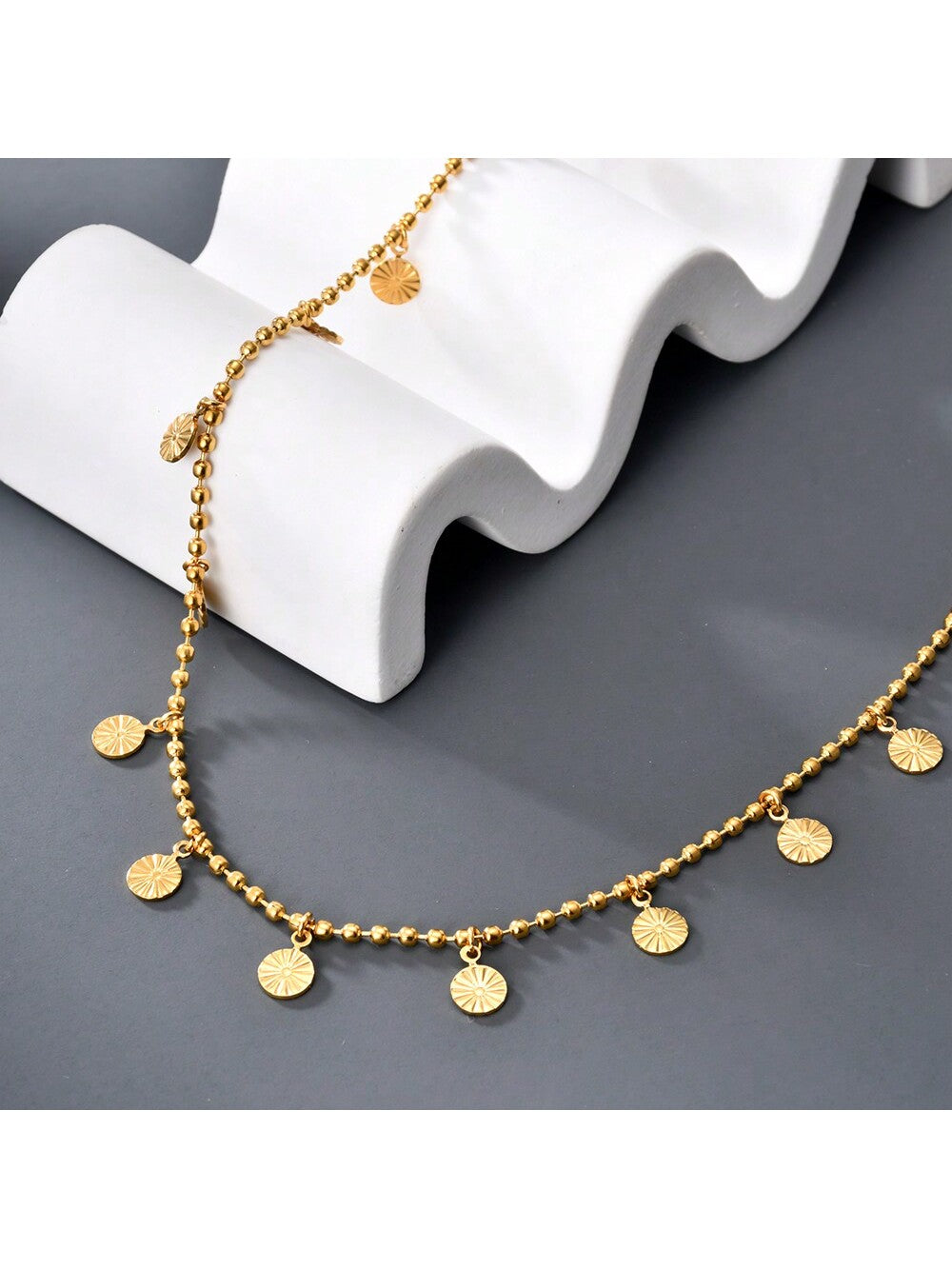 Luxury necklace with stainless steel details suitable for everyday use