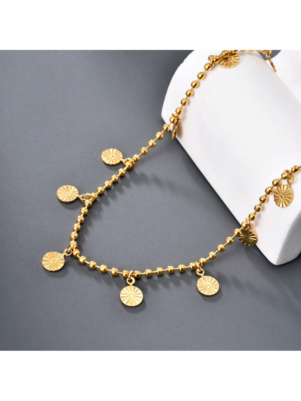 Luxury necklace with stainless steel details suitable for everyday use