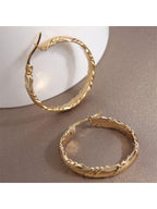 حلقان من الفولاذ المقاوم للصدأ باللون الذهبي اللامع ونمط يومي للملابس والإكسسوارات النسائية