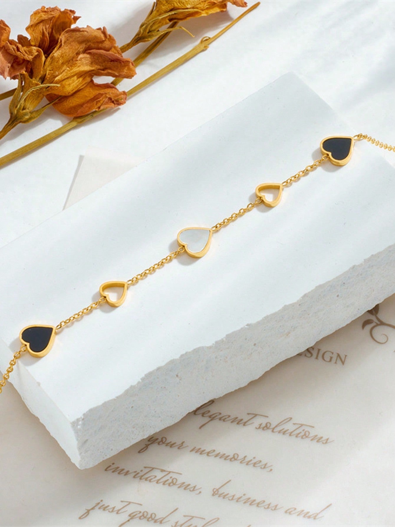 1pc Fashion Stainless Steel Black White Hollow Heart Design Bracelet for Women Minimalist Style, Suitable for Daily Wear