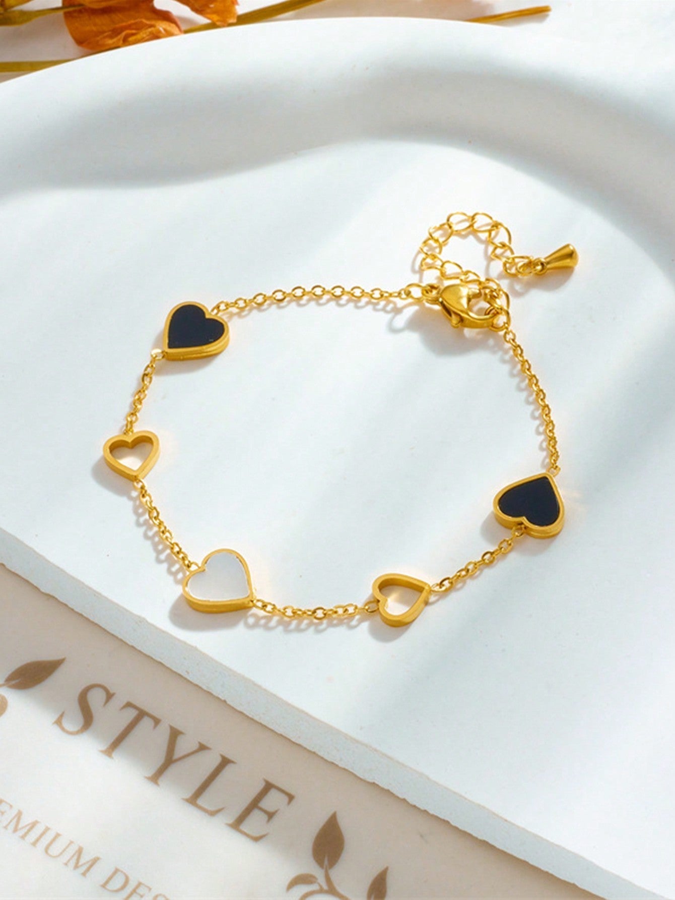 1pc Fashion Stainless Steel Black White Hollow Heart Design Bracelet for Women Minimalist Style, Suitable for Daily Wear