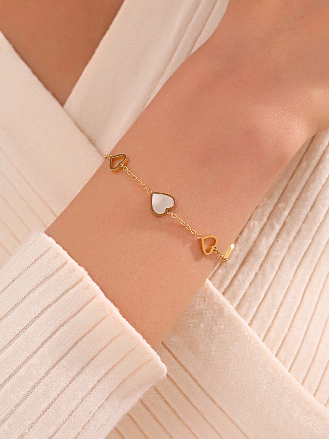 1pc Fashion Stainless Steel Black White Hollow Heart Design Bracelet for Women Minimalist Style, Suitable for Daily Wear