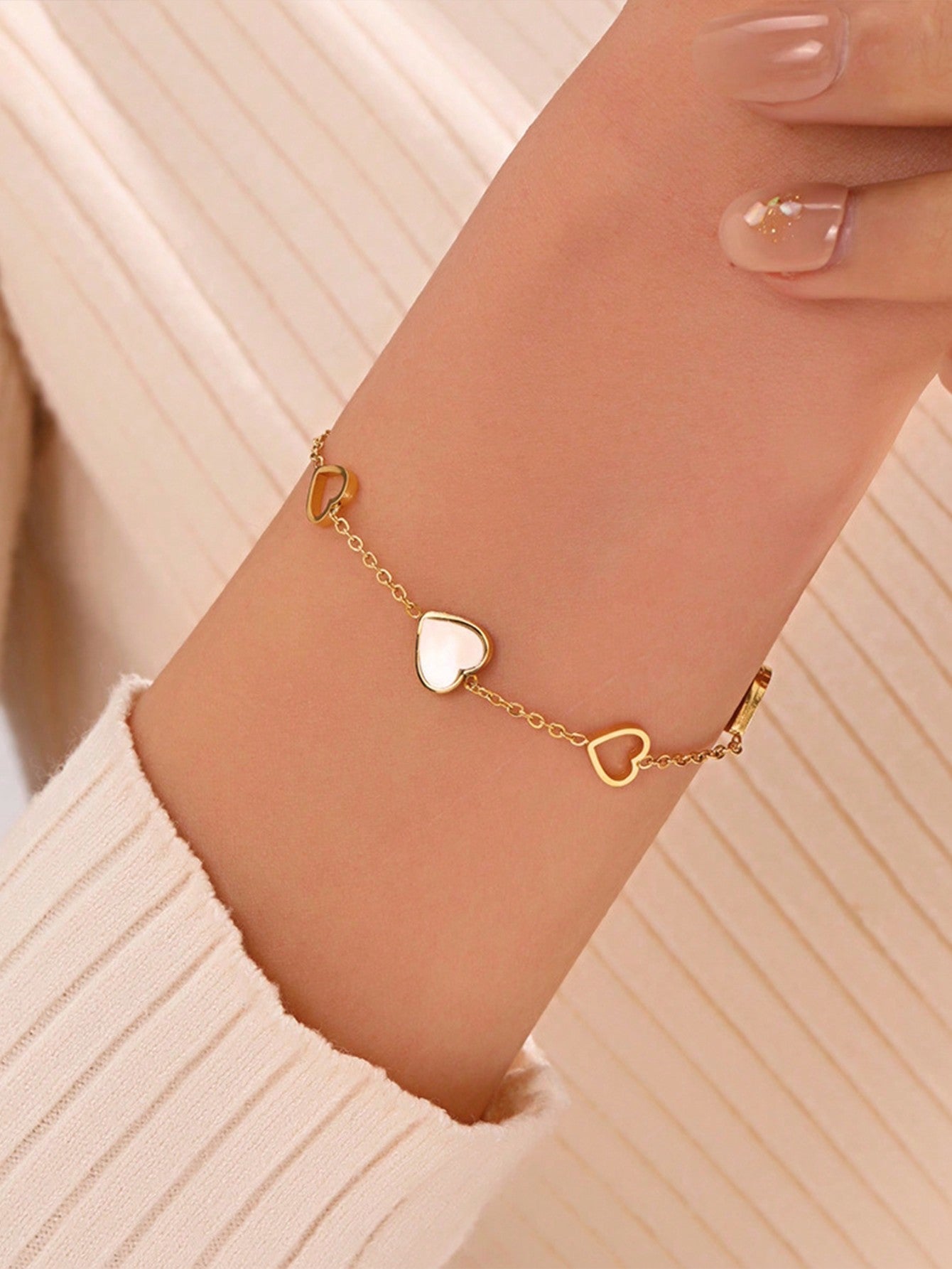 1pc Fashion Stainless Steel Black White Hollow Heart Design Bracelet for Women Minimalist Style, Suitable for Daily Wear