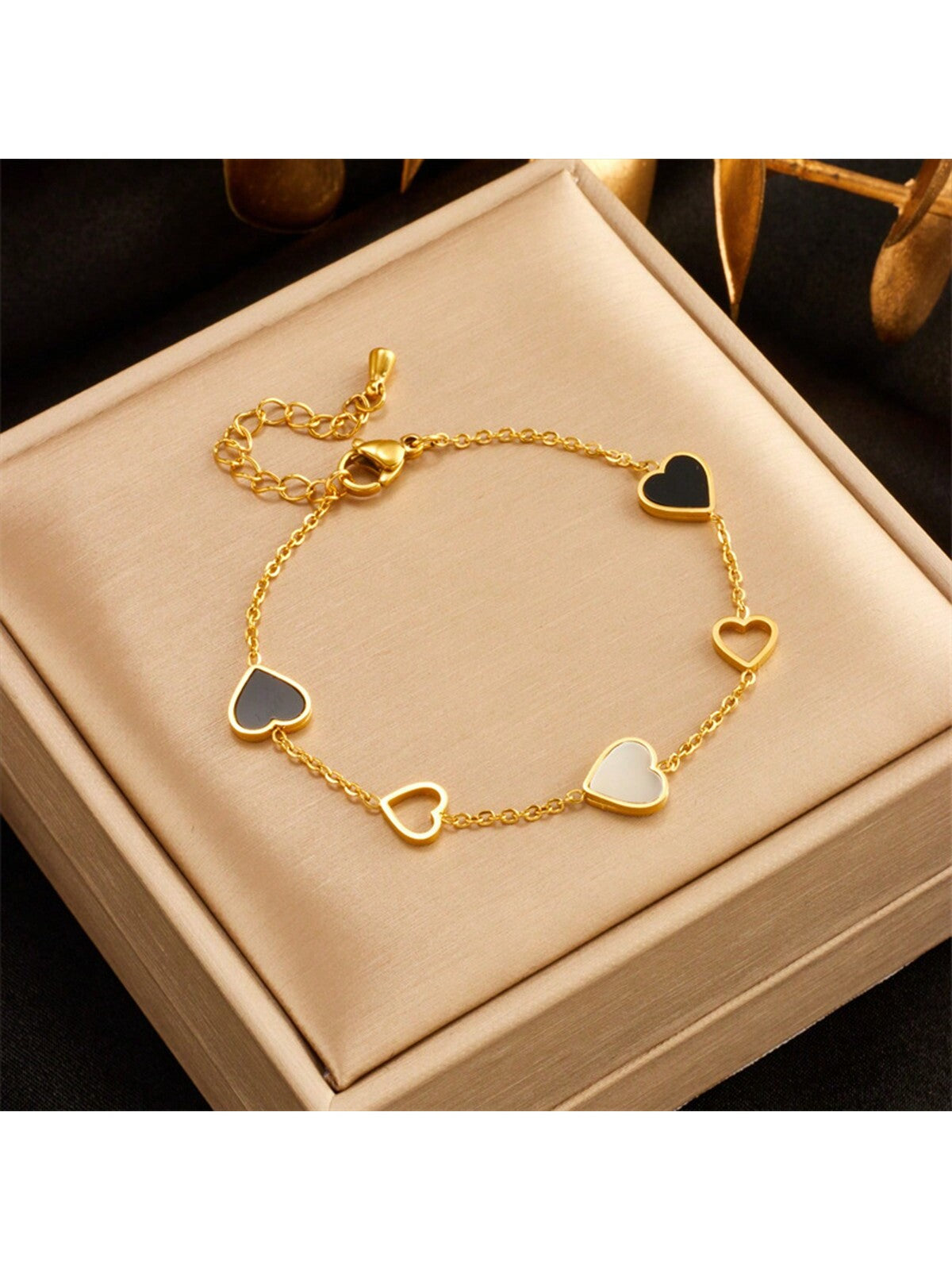 1pc Fashion Stainless Steel Black White Hollow Heart Design Bracelet for Women Minimalist Style, Suitable for Daily Wear