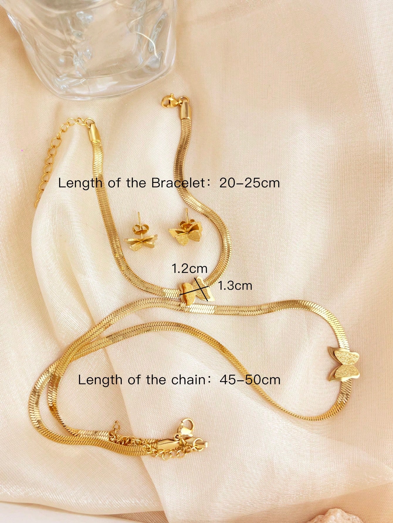 4pcs/set trendy gold steel butterfly design jewelry set for women including bracelet, necklace and earrings. A gift for wearing on romantic occasions like Valentine's Day, banquets and festivals.