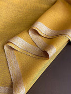 عباءة نسائية بيج لعيد الحب قطعة واحدة، تناسب ارتدائها اليومي في الربيع ويحافظ على دفء الرقبة وتتميز بالأناقة الصفراء