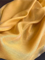 عباءة نسائية بيج لعيد الحب قطعة واحدة، تناسب ارتدائها اليومي في الربيع ويحافظ على دفء الرقبة وتتميز بالأناقة الصفراء