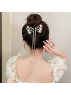 مشبك شعر فاخر من سبائك الألومنيوم بنقش دقيق من الفراشة المفرغة والزهور واللؤلؤ الصناعي، مشبك شعر بهيئة كريستالية جذابة وكرات معدنية متدرجة