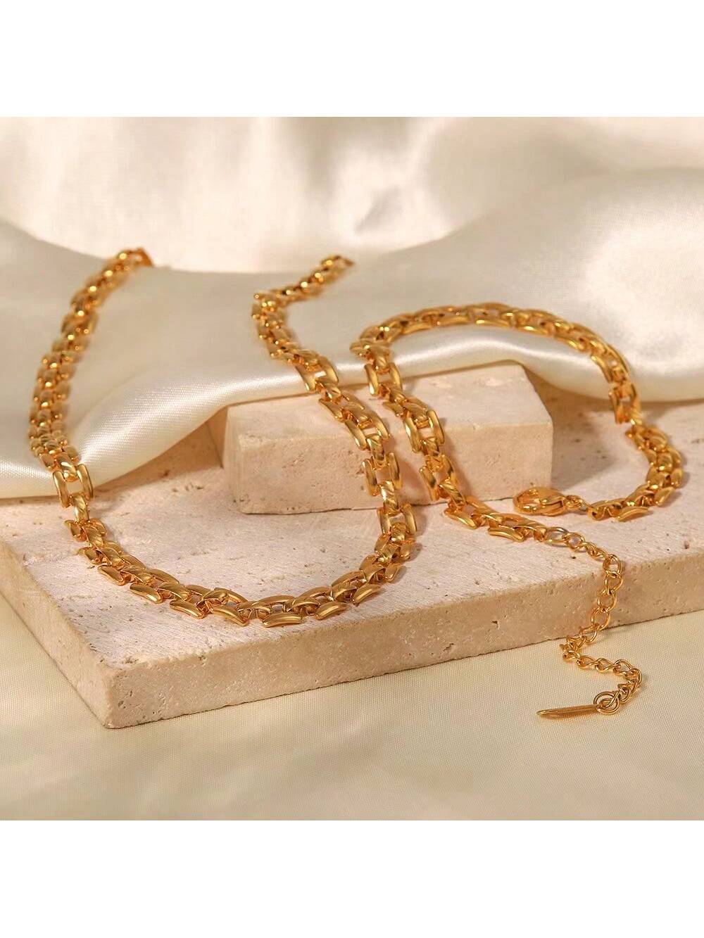Luxury Metal Bracelet and Necklace Set Heavy Steel Gold Plated for Women, New and Popular in Europe and America