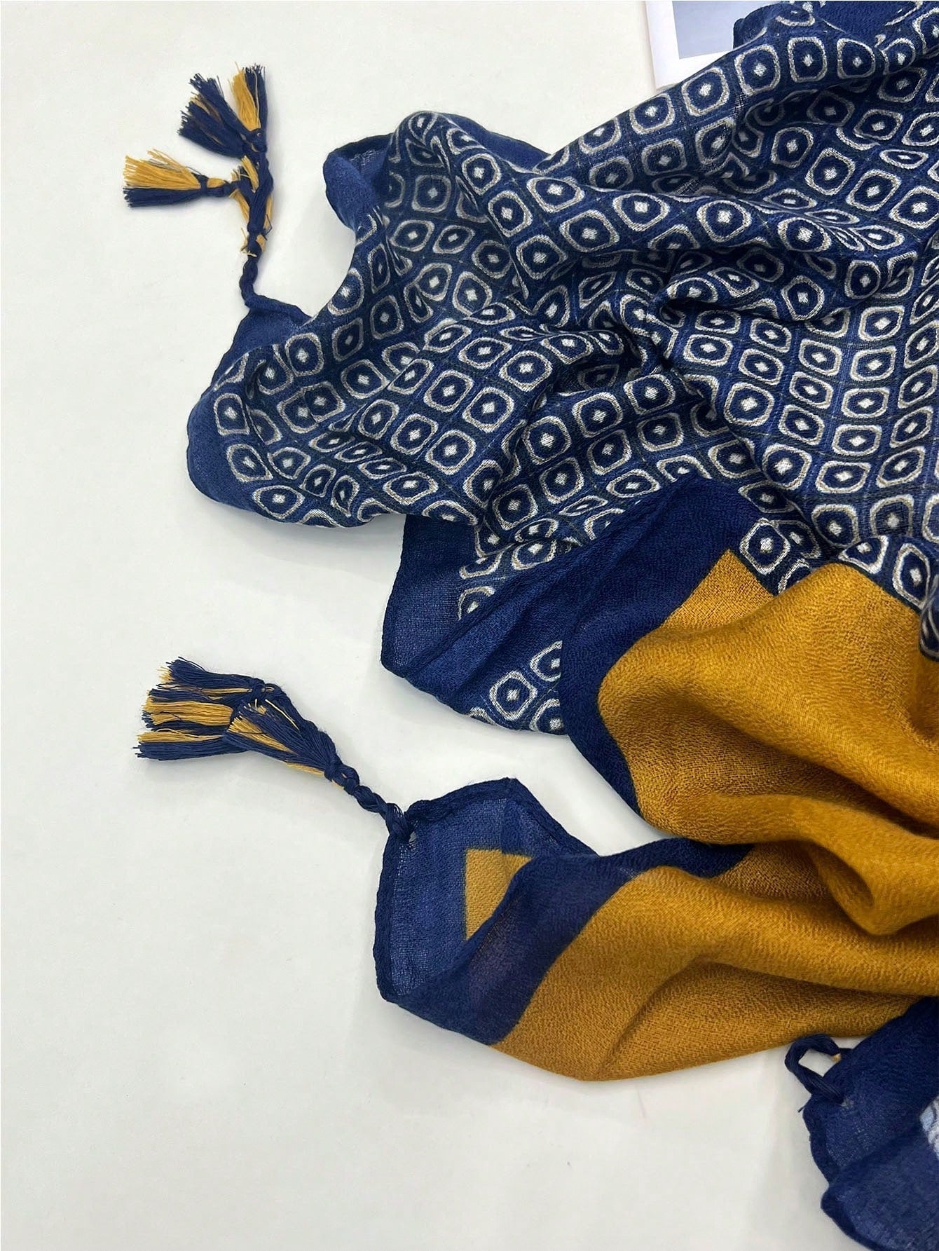 Multi-color sunscreen scarf is a must-have for women travelers, fashionable, simple and charming, in classic elegant style, chic