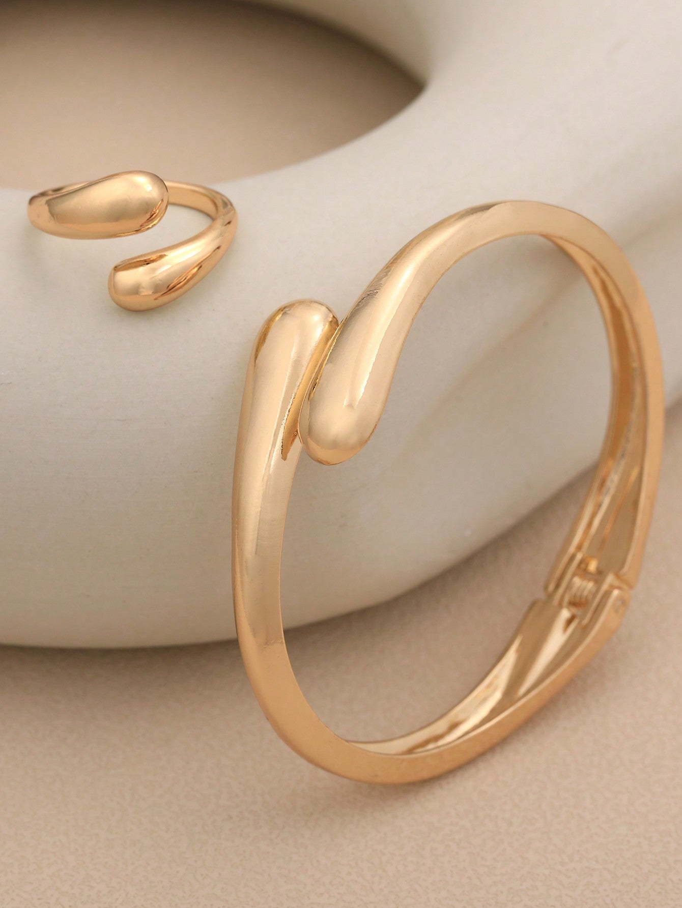 Fashion Women's Jewelry Set Includes Stainless Steel Teardrop Bracelet and One Geometric Teardrop Ring for Women