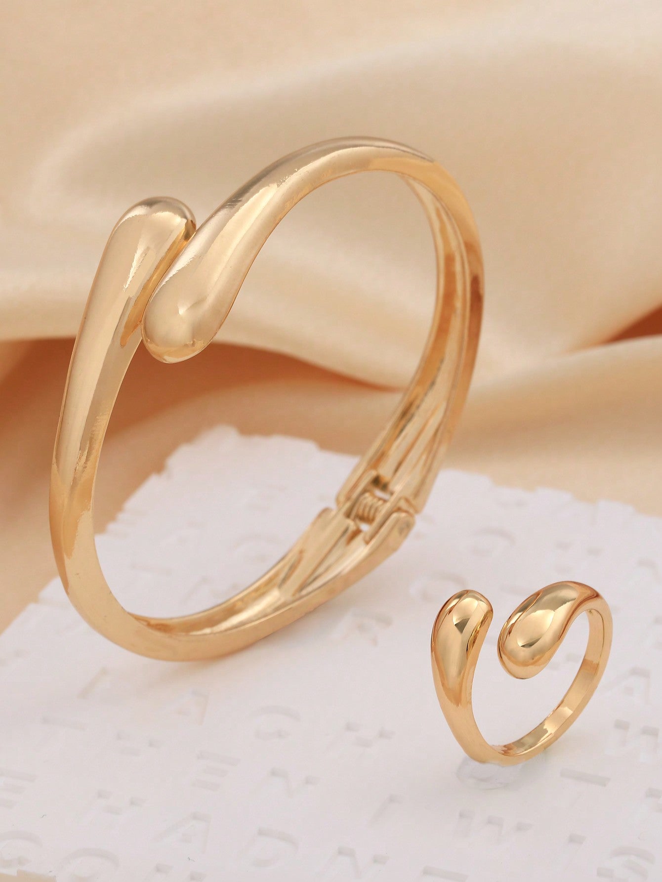 Fashion Women's Jewelry Set Includes Stainless Steel Teardrop Bracelet and One Geometric Teardrop Ring for Women