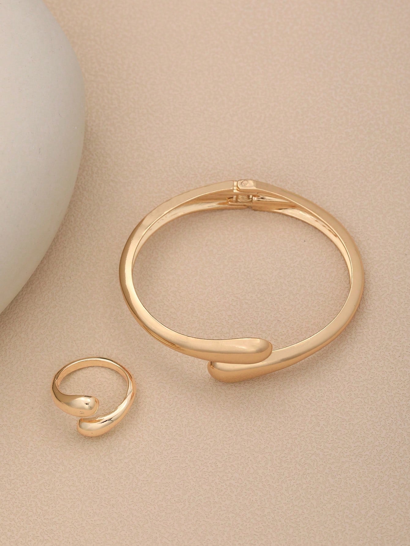 Fashion Women's Jewelry Set Includes Stainless Steel Teardrop Bracelet and One Geometric Teardrop Ring for Women