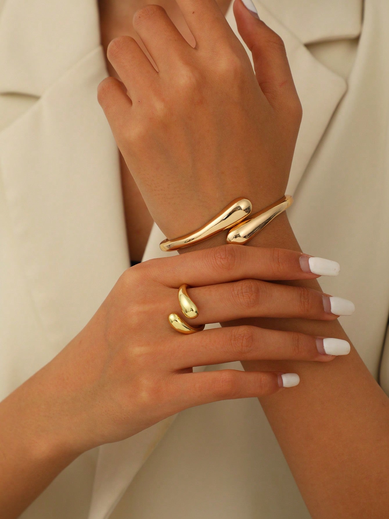 Fashion Women's Jewelry Set Includes Stainless Steel Teardrop Bracelet and One Geometric Teardrop Ring for Women