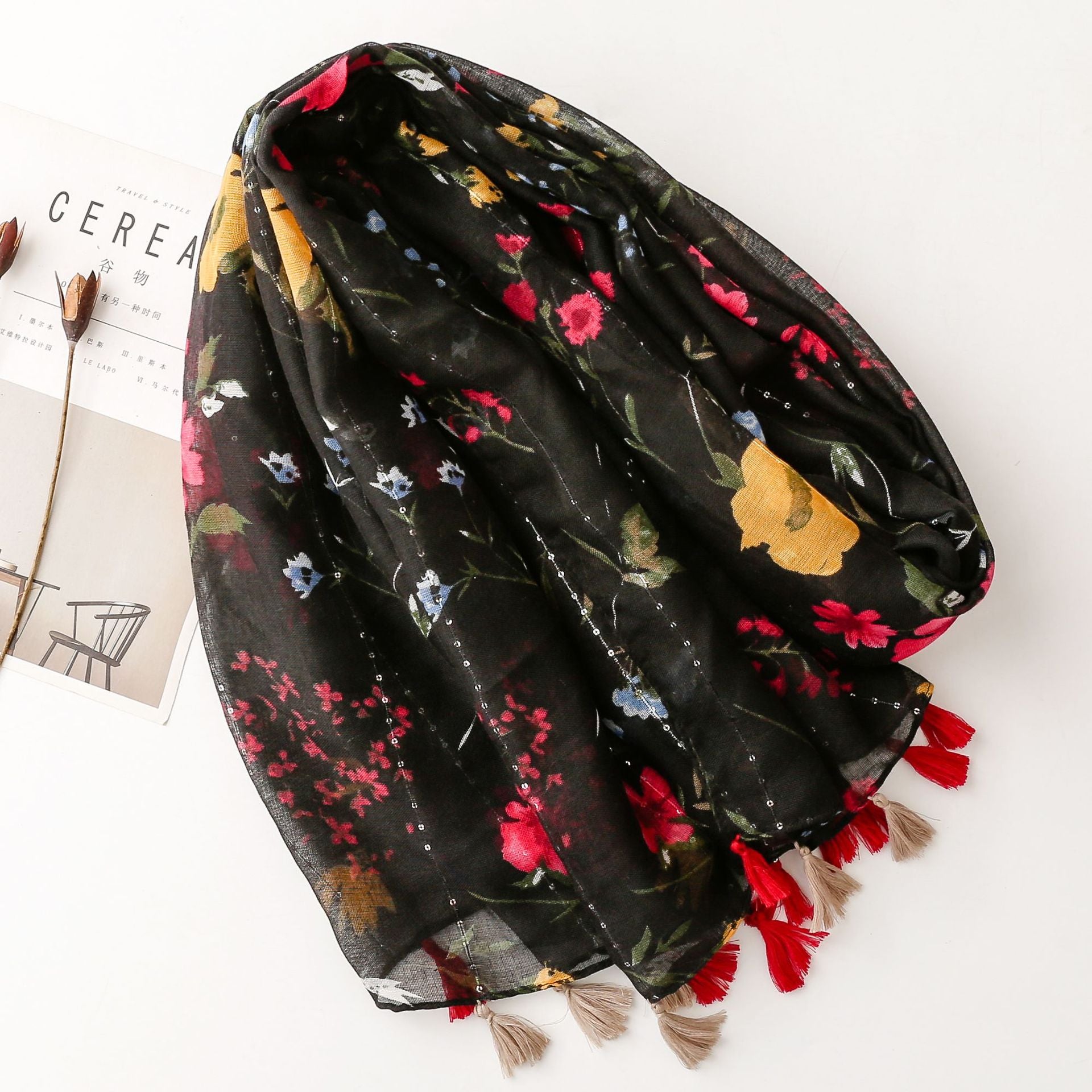 Hot Selling Women Elegant Black Flower Printed Cotton Fringe Hijabs With Sequins Muslim Women Sequin Glitter Cotton Head Scarfs