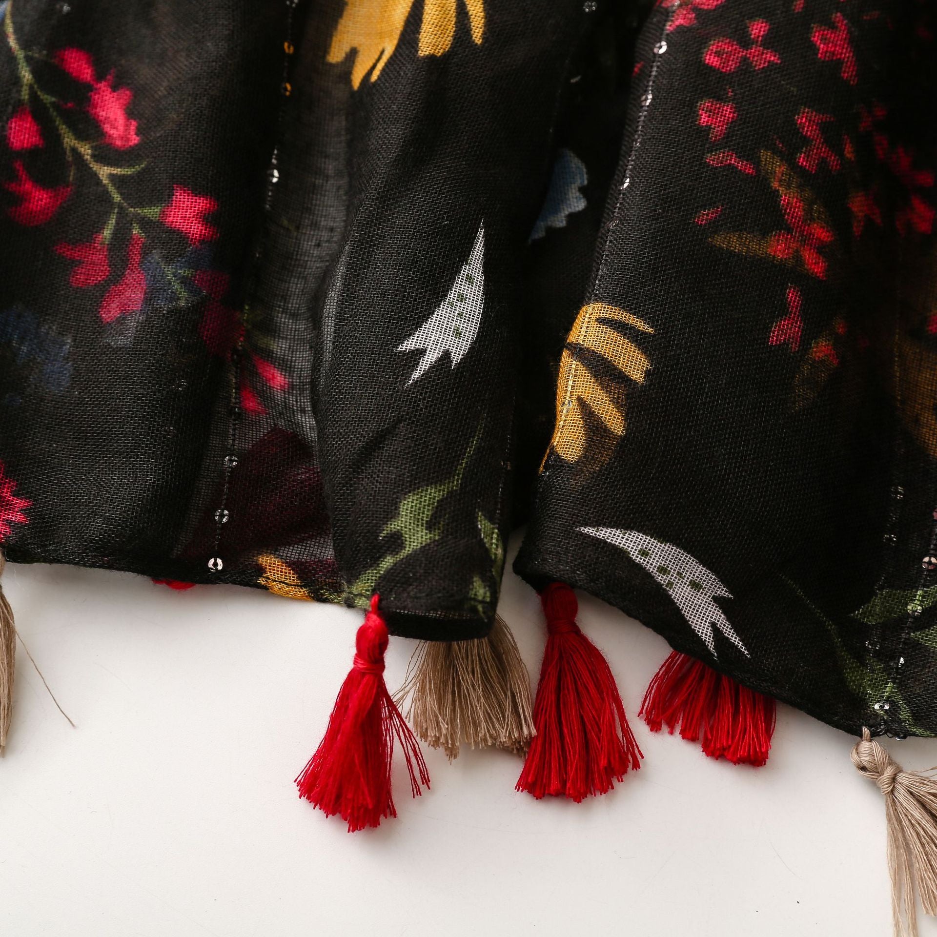 Hot Selling Women Elegant Black Flower Printed Cotton Fringe Hijabs With Sequins Muslim Women Sequin Glitter Cotton Head Scarfs