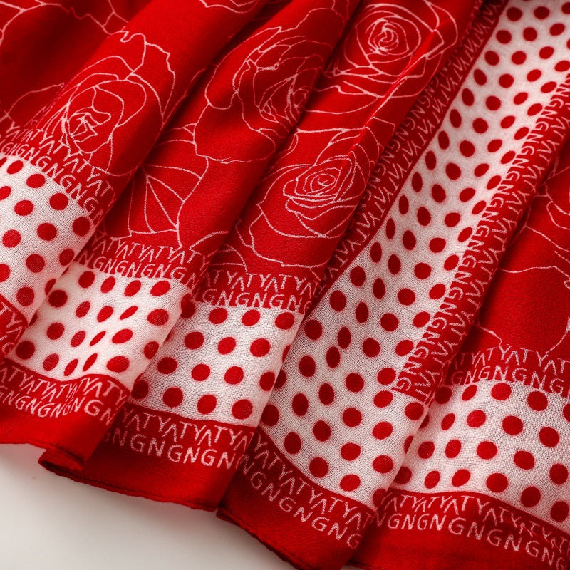 حجاب نسائي أنيق من القطن مطبوع عليه زهور سوداء مع هامش من الترتر، وشاح رأس قطني لامع من الترتر للنساء المسلمات