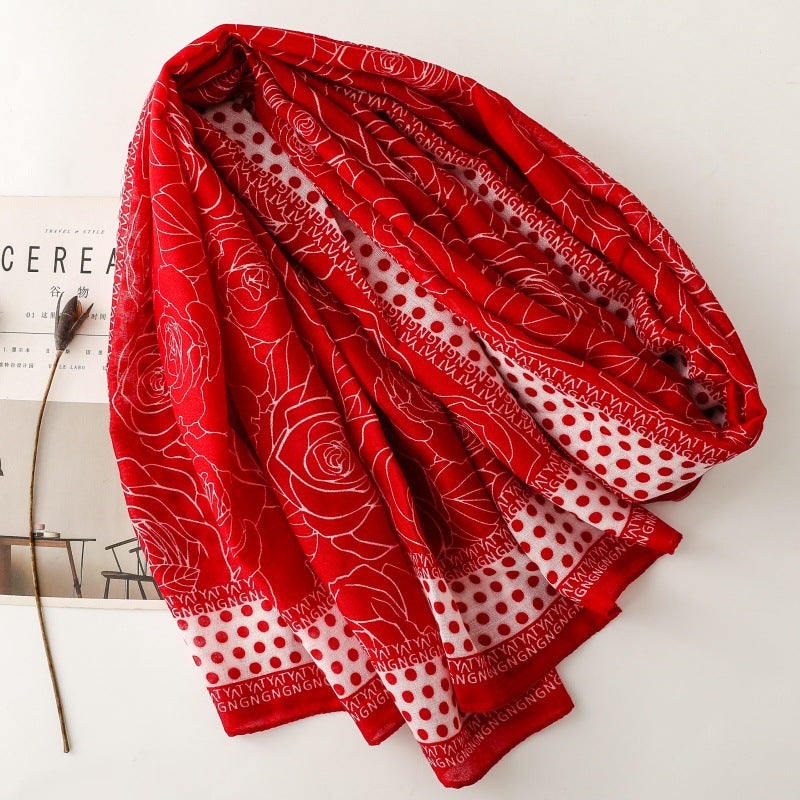 حجاب نسائي أنيق من القطن مطبوع عليه زهور سوداء مع هامش من الترتر، وشاح رأس قطني لامع من الترتر للنساء المسلمات